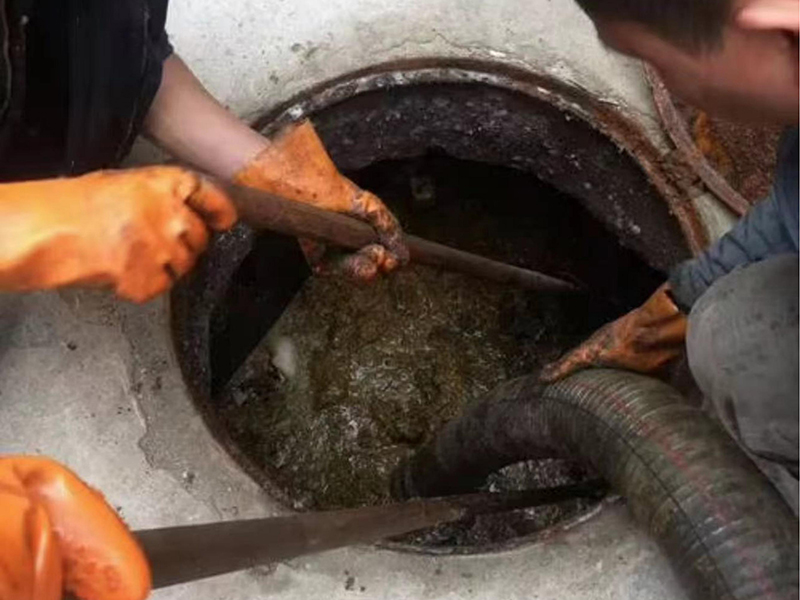 旺苍清理化粪池时如何避免沼气的危害？